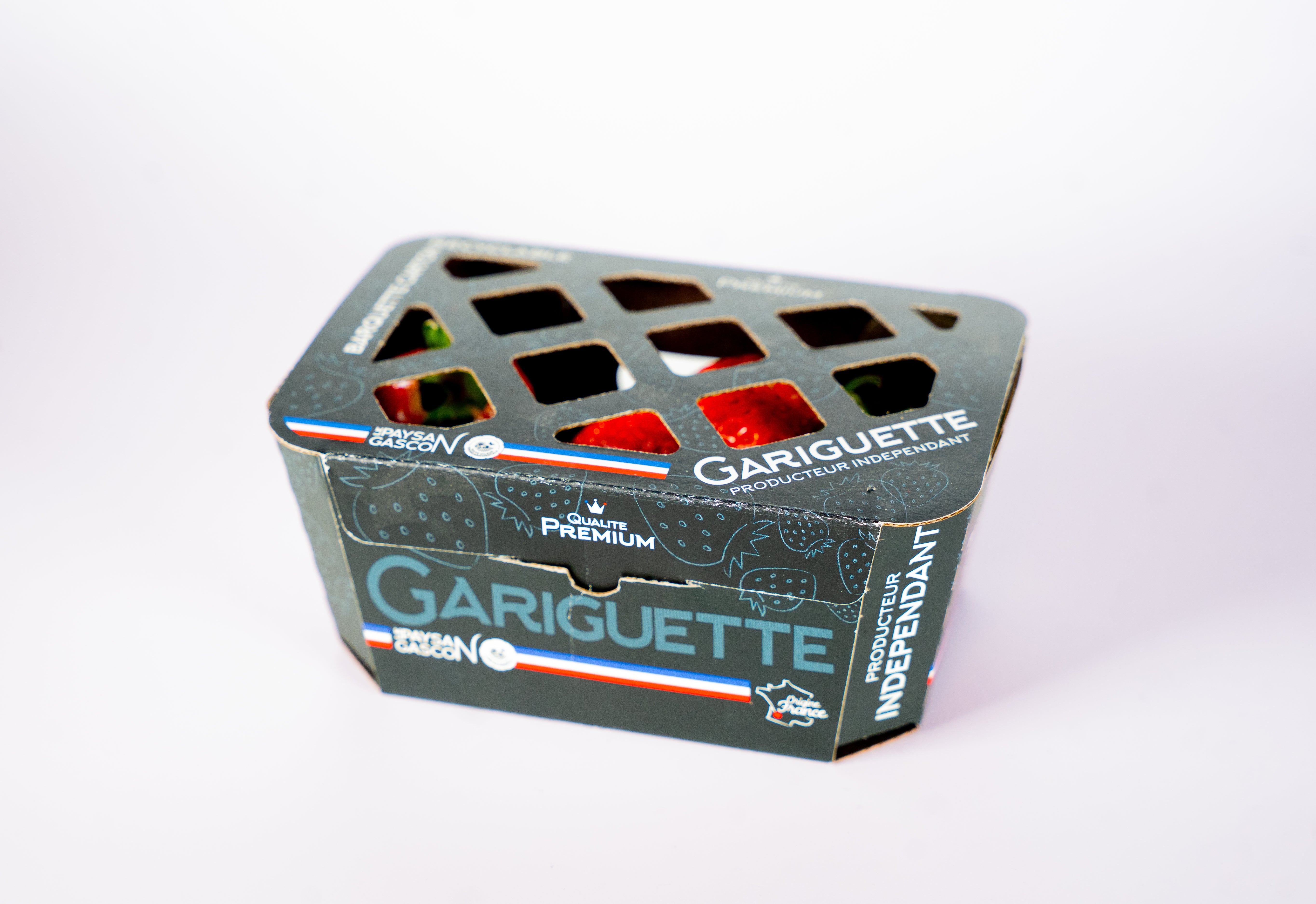 Vue de profil barquette en carton personnalisée contenant des Gariguettes, réalisée par marcojea.