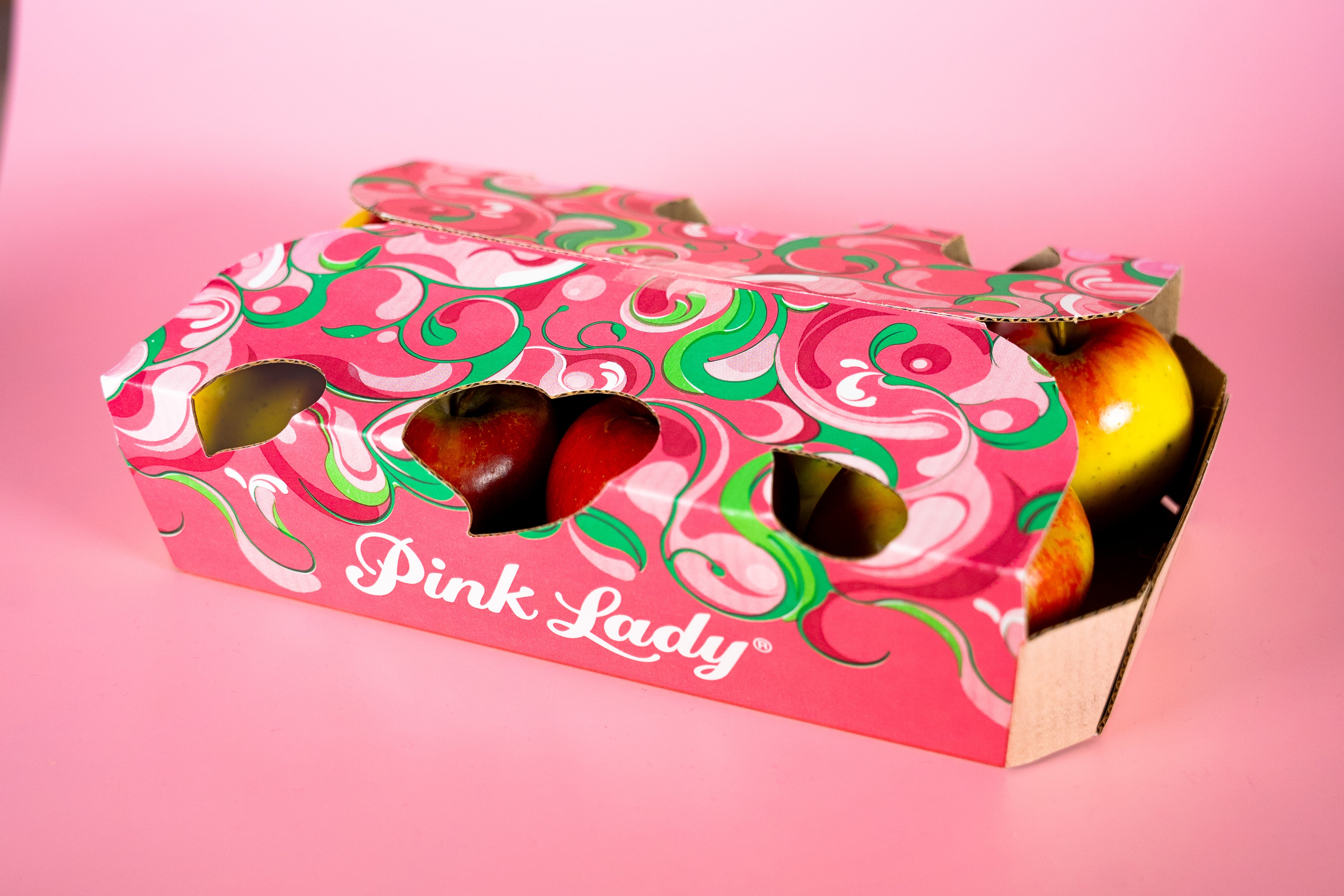 Vue de face barquette en carton personnalisée Pink Lady par la société Marocjea.