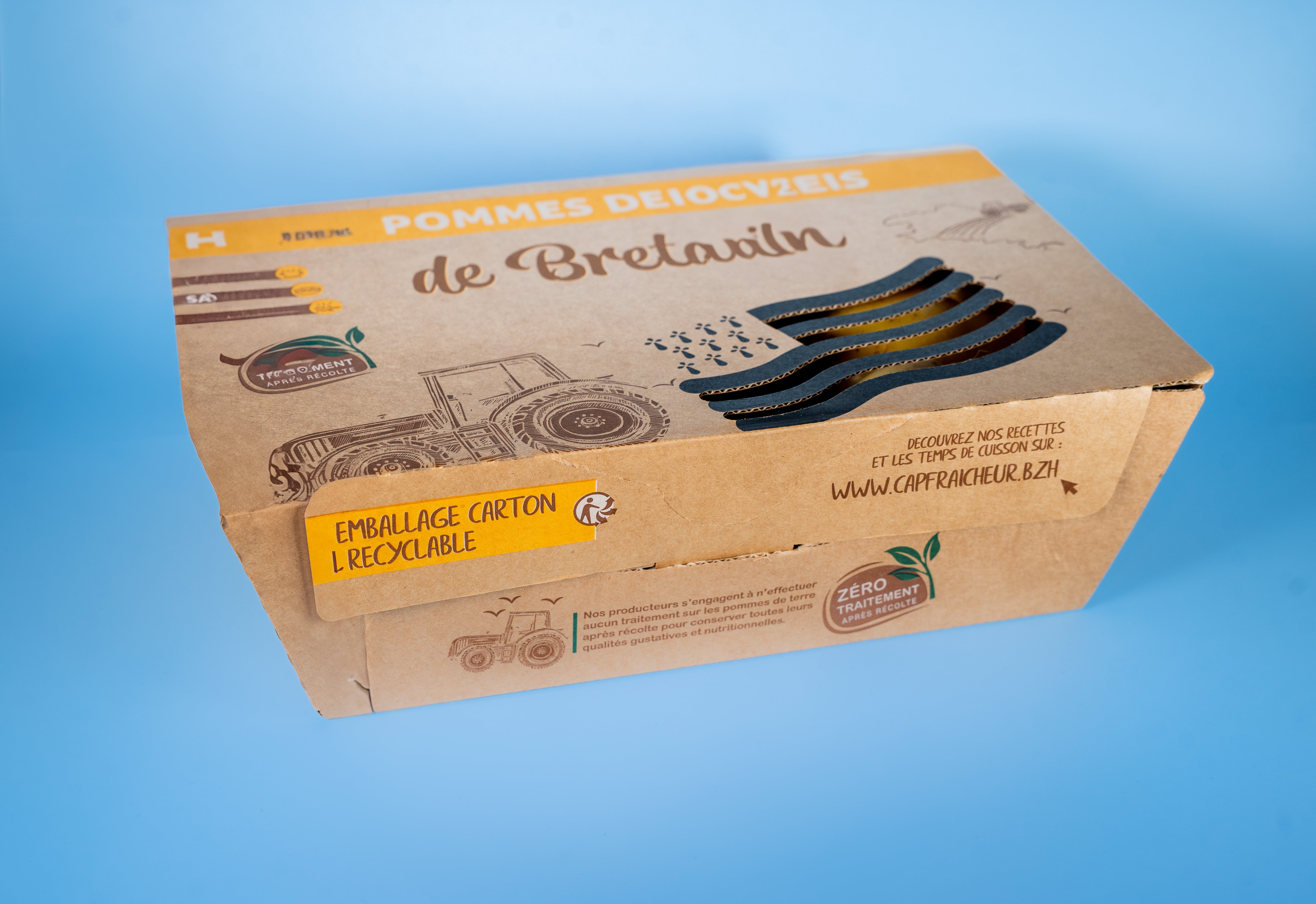 Vue de face grande boite en carton personnalisée contenant des pommes de terre de Bretagne réalisée par marcojea.